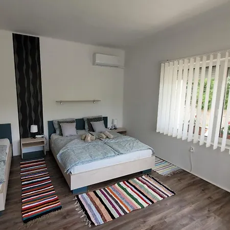 Sleeps 18 - Lakeview - House - Vonyarcvashegy