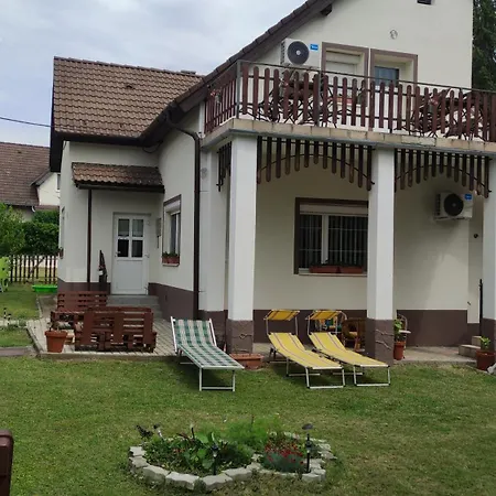 Casa de Férias Sleeps 18 - Lakeview - House -