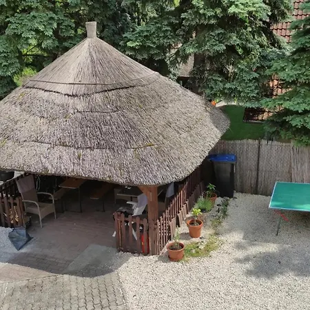 Casa de Férias Sleeps 18 - Lakeview - House - *