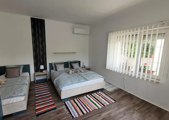Sleeps 18 - Lakeview - House - פוניארצוושהג'