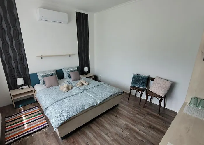 Sleeps 18 - Lakeview - House - * Vonyarcvashegy